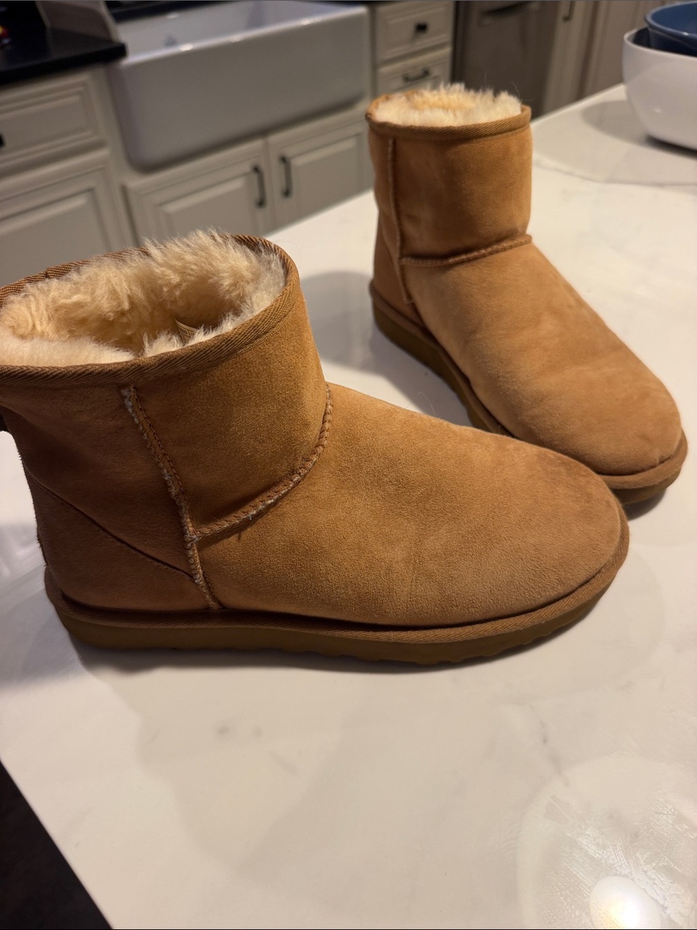 Women’s Brand new Ugg Classic Shearling-Lined Short Boots - Chestnut